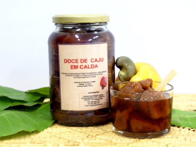 Doce de caju em calda