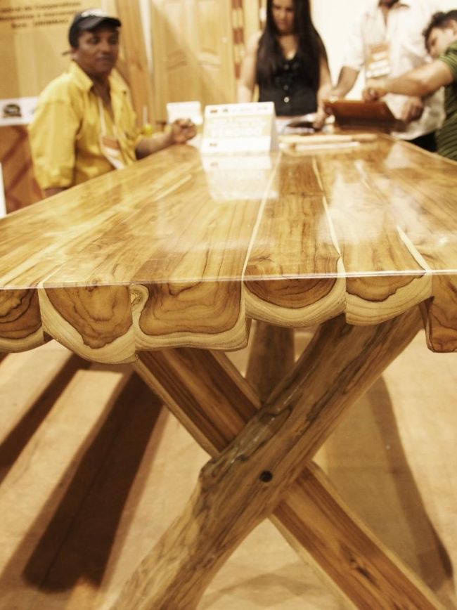 Mesa produzida com a teca.